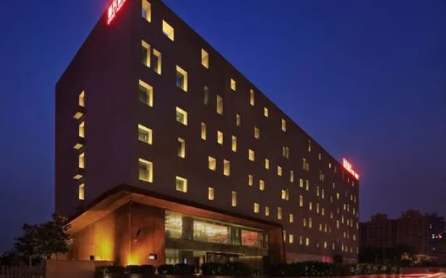 Ease House Hotel