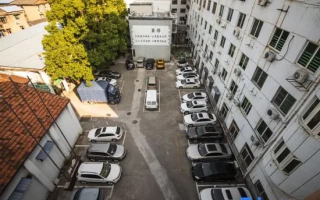 Shell Hotel (Anqing Renmin Road Petrochemical No.1 Middle School Yingjiang Temple)