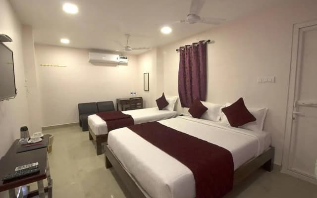 OYO 9815 Hotel San Bay Residency