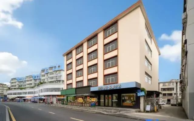 Jingxin Business Hotel (Huizhou Central Hospital West Lake Branch)