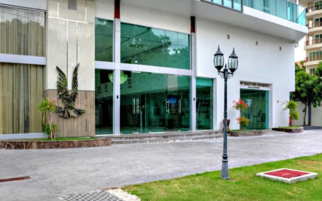 Cosy Beach View Condominium Official