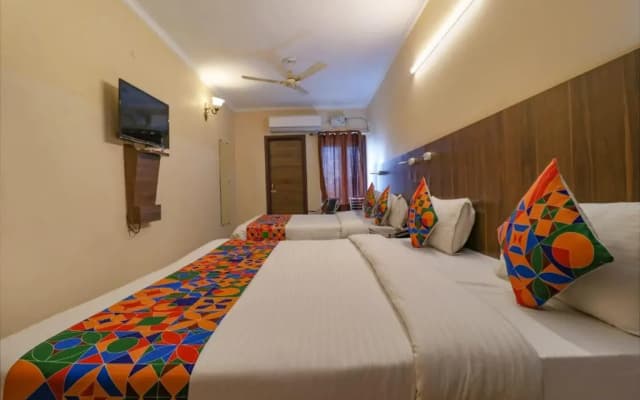 OYO 7676 Golden Sunrise Inn