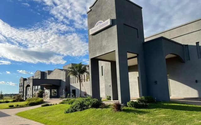 Howard Johnson by Wyndham Funes