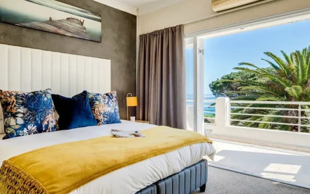 Camps Bay 4BR w Pool and Sea Views Atlantic Gem