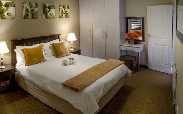 Room in B&B - Cozy Guest Room With Double Bed, Sofa bed and Kitchen, Near Port Elizabeth
