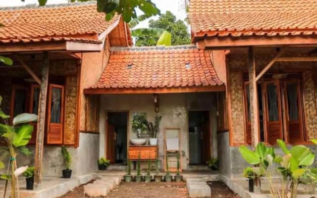Paddies Homestay Sukawangi RedPartner