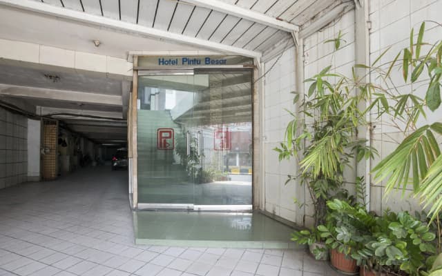 Formerly Reddoorz Plus Near Jakarta Kota Station