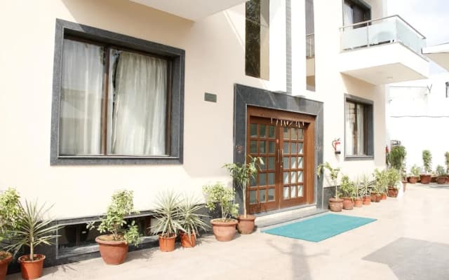 OYO 698 Hotel Maven's House