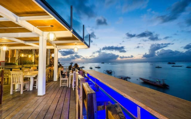 Ware Ware Surf Bungalow Lembongan