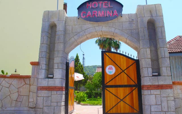Carmina Hotel
