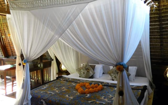 Cili Emas Oceanside Resort