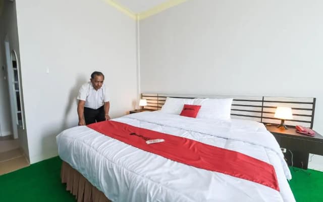 RedDoorz at Brother Homestay Kupang