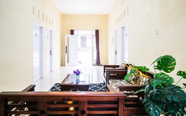 RedDoorz Syariah near Jalan Dieng 6