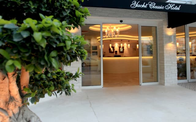 Yacht Classic Hotel - Boutique Class