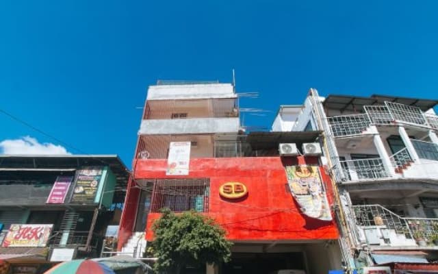 RedDoorz @ Western Bicutan Transients Inn