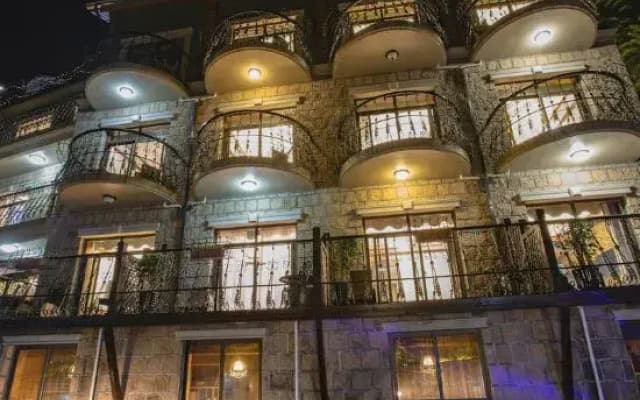 Mogan Mountain Xiaofeng Mujing Xiangye Hot Spring Hostel