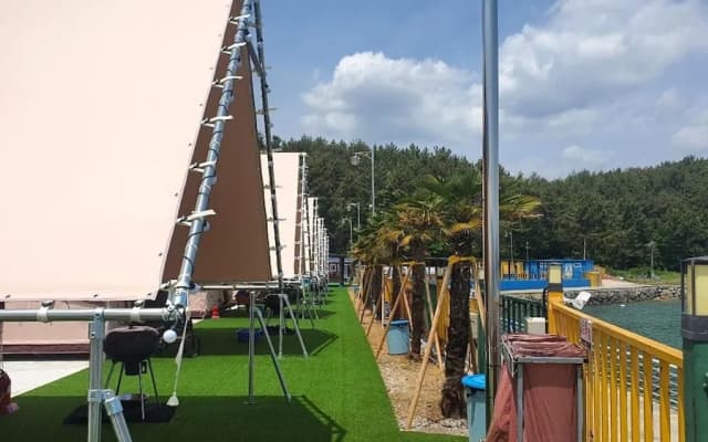 Goseong Bluebeach Pension&glamping