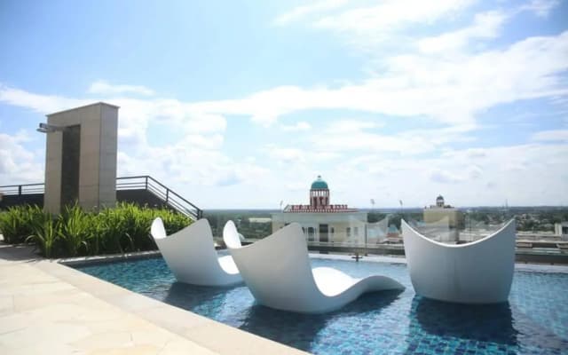 Enjoy Modern, Spacious, Peaceful stay with Lake view - Gravit8