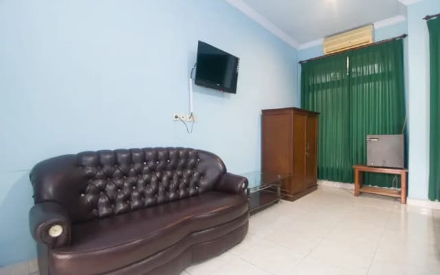 RedDoorz near Bojonegoro Train Station