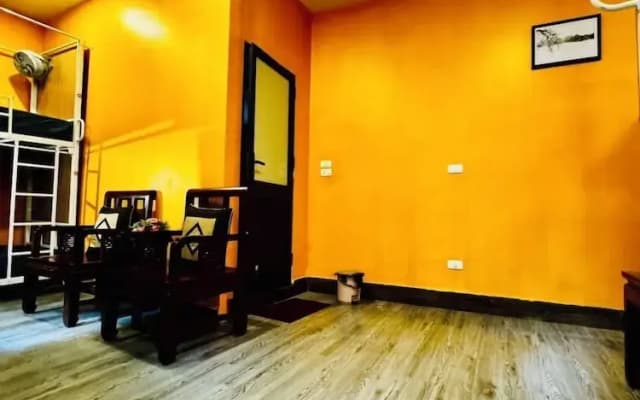 Autumn Hanoi House Bat Su