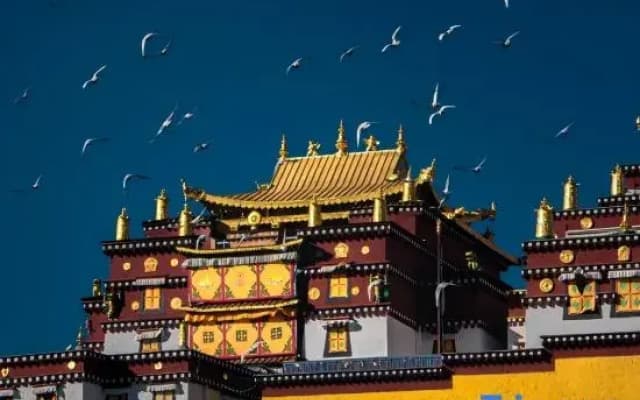 Jingyue·City View | CHILL LUXURIOUS INN Oxygen-Enhanced Heated Homestay (Dukezong Ancient Town)