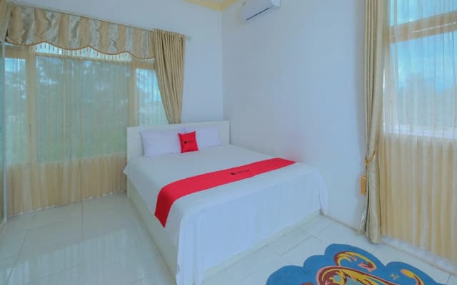RedDoorz Syariah near Museum Lambung Mangkurat 2