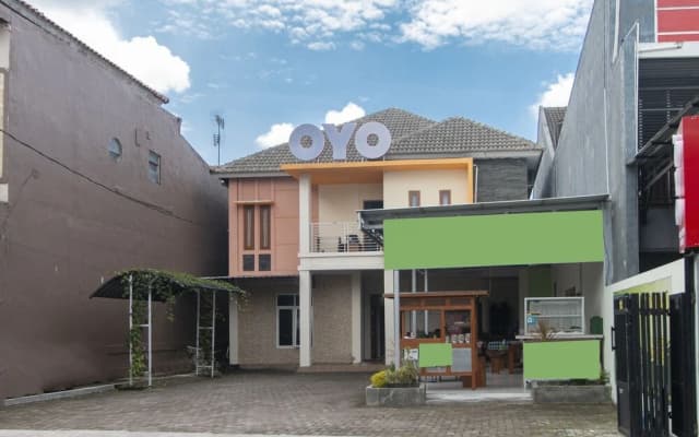 Griya Hanum Syariah by OYO Rooms