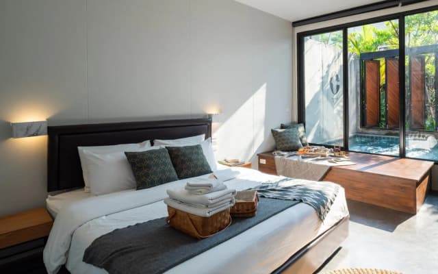 Cherlock Hotel