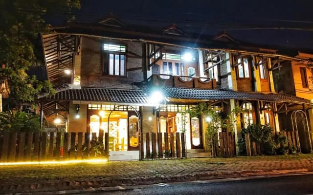 Arys Hotel