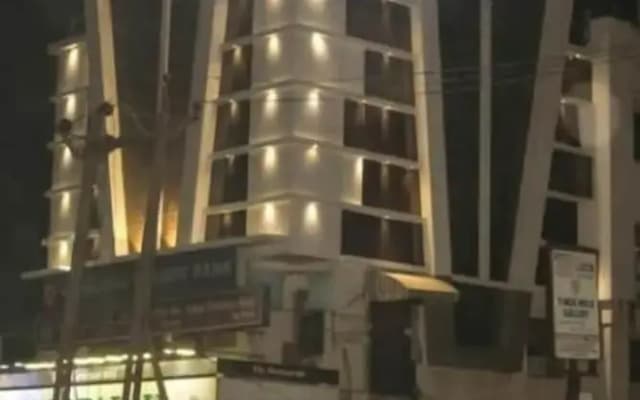 Hotel Apex Inn