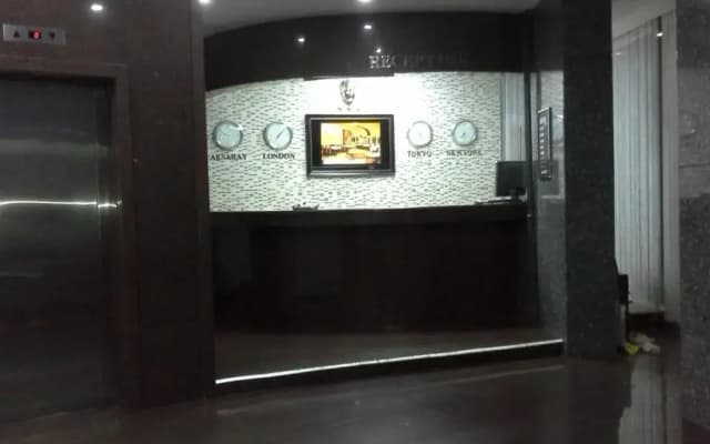 Üç Yıldız Hotel