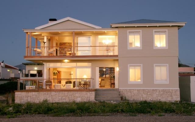 138 Marine Beachfront Guesthouse