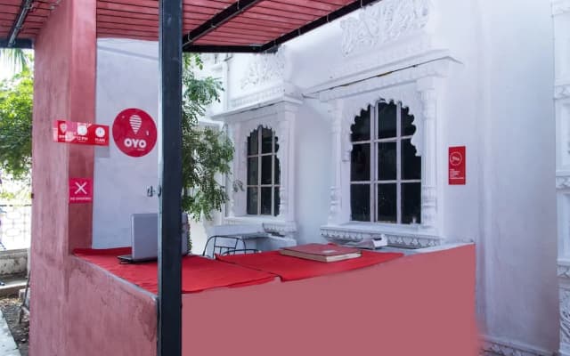OYO 10704 Hotel Lake Haveli