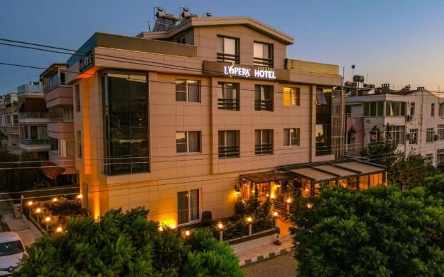 L'opera Deluxe Hotel