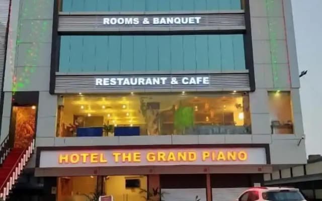 Hotel The Grand Piano