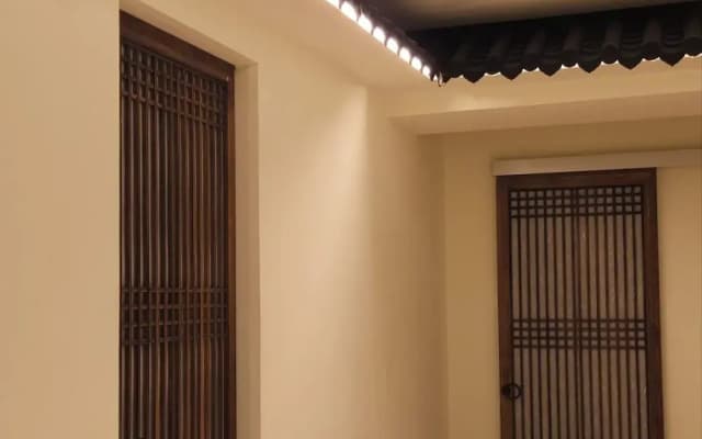 82 Capsule Hotel