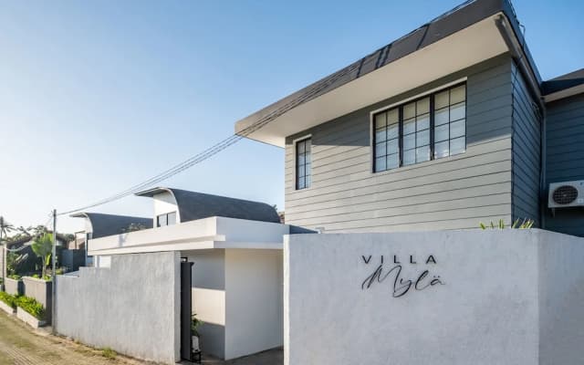 Stylish 3BR Villa Myla By OriVista - Pool, Wifi