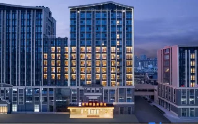 Venus Royal Hotel (Jinan Daming Lake Park Dongchang Subway Station Branch)