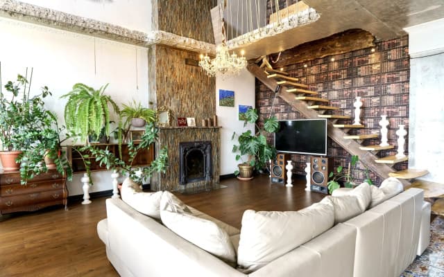 ApartMari Shikarny 4-komnatny loft v tsentre Kaliningrada (ul.Gagarina, 1)
