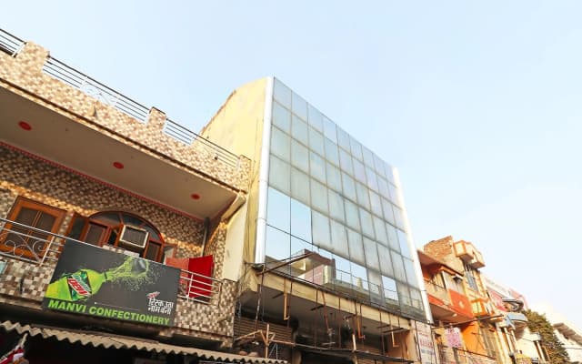 OYO 26906 Hotel Tarang