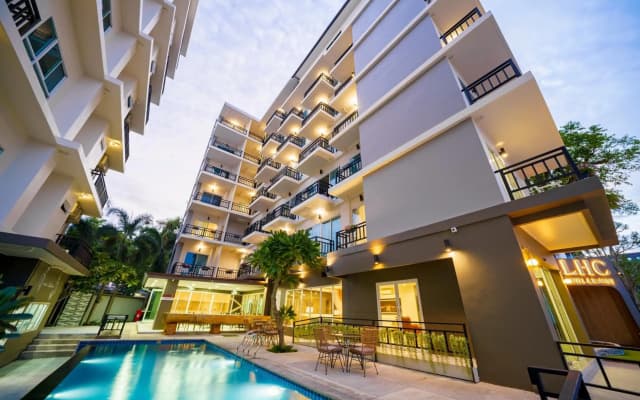 Курортный отель Lhc Hotel And Resort
