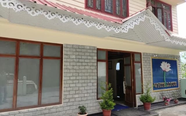 Hotel White Lotus