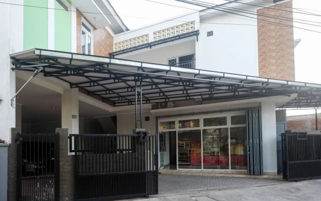 RedDoorz Syariah Near Transmart Pabelan Solo