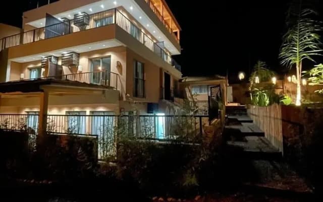 Harmony surf lodge