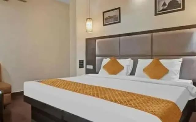 Fabhotel Avana
