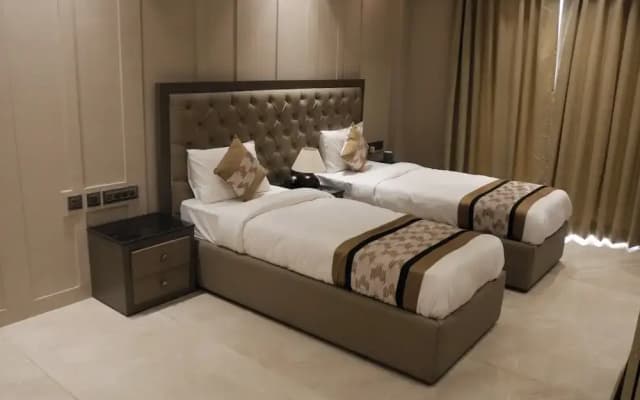 Infinity Stays - Hotel Near Medanta