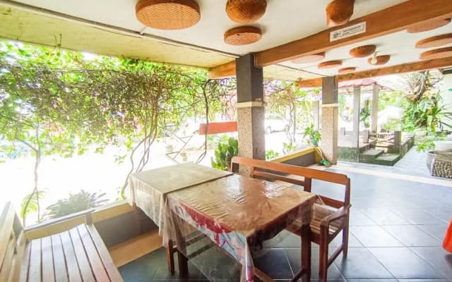 Urbanview Hotel Trisna Srabah