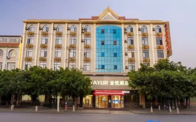 Yayue Hotel (Yingjiang Yinghu Park)