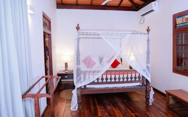 South Point Cottage - Whole Villa 3 Bedrooms (Sleeps 6)