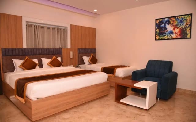 Hotel Ekta International